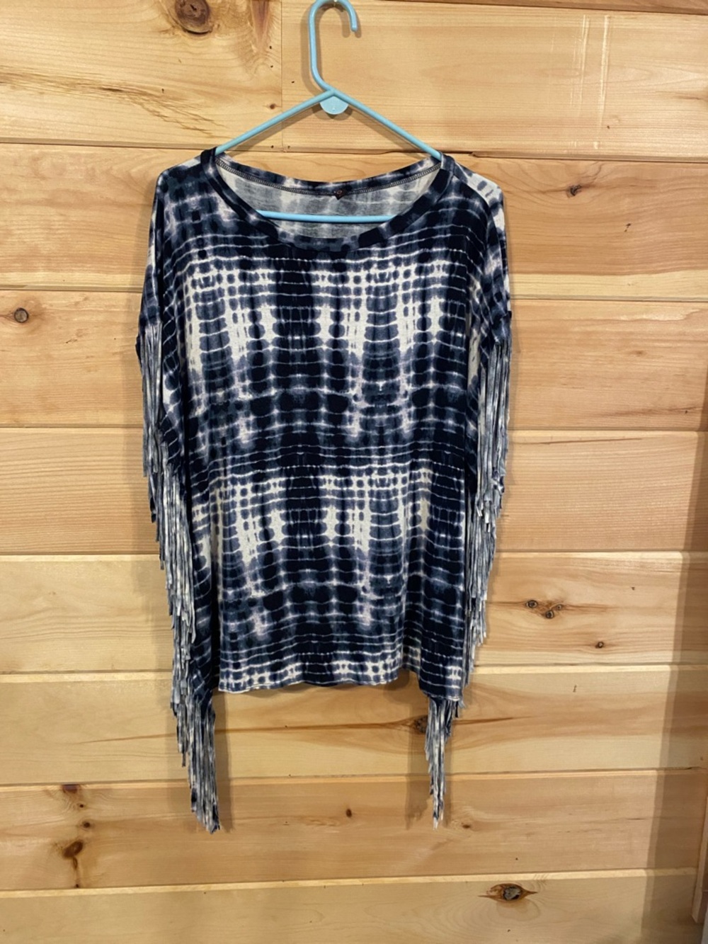 $12-Xl-Tie-Dye Fringe Sleeve Top in black , gray, and White by Vision